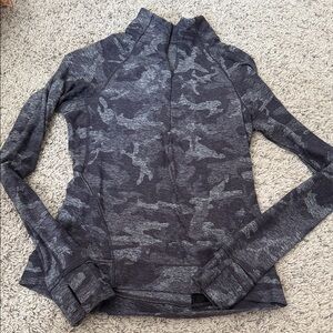 Women’s Lululemon grey camo print half zip shirt pullover sz 6